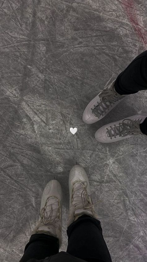 Ice Staking Aesthetic, Winter Photo Ideas Instagram, Bff Christmas, Skating Aesthetic, Snow Outfit, Ice Rink, Winter Photos, Winter Photo, Instagram Ideas Photography