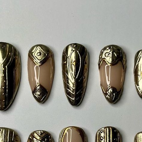 ℭ𝔥𝔢𝔶𝔢𝔫𝔫𝔢⚔️🏳️‍🌈 Luxury Press On Artist on Instagram: "Armored🪙🩶🛸  Ahhhh I love these so much. I could stare at them forever. 🤭   #nailsnailsnails #pressonnailsofinstagram #pressonnailset #nailsoftheday #nails #chromenails #armor #armornails #chrome #nudenails #pressons  #goldnails #silvernails #gamer #gamergirls" Roman Nail Art, Art Nouveau Nails, Roman Nails, Church Nails, Medieval Nails, Gamer Nails, Ongles Design, Nail Armor, Medieval Church