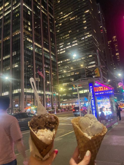 New York Ice Cream, Nyc Ice Cream, 17th Birthday Party Ideas, New York Vibes, Dream Dates, Birthday Vibes, Ice Cream Cart, 17th Birthday, New York Travel