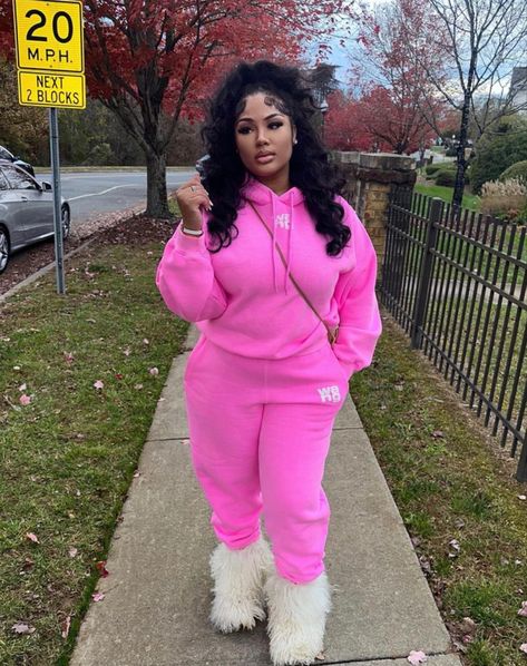 Thick Winter Outfits, Black Women Chill Outfits, Girly Winter Outfits Black Women, Cold Winter Outfits Baddie, Pink Fall Outfits Black Women, Chill Baddie Outfits Fall, Dope Swag Outfits Winter, Cute Pink Outfits Black Women, Basketball Game Outfit Women Winter