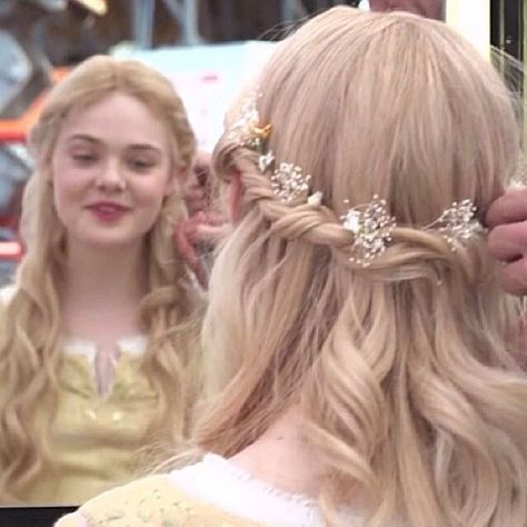 Sleeping Beauty Hair, Elle Fanning Hair, Cottagecore Hairstyles, Aurora Hair, Medieval Hairstyles, Looks Kylie Jenner, Fairy Hair, Princess Hairstyles, Halloween Hair