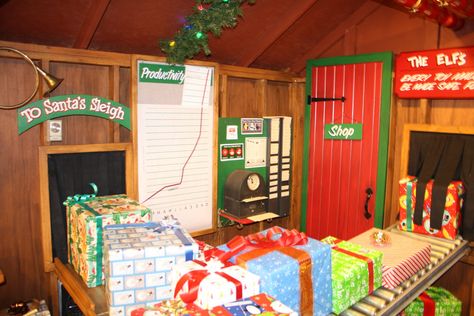 Santa's Workshop Natal, Elves Workshop Decorations, Inside Santas Workshop Ideas, Elves Workshop Ideas, Santas Workshop Theme Decorations Diy, Santa Workshop Decorations Diy, Christmas Workshop Ideas, Elves Workshop, Grotto Ideas