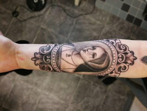 Anne Boleyn Tattoo, Tudor Tattoo, Tattoos 2022, History Tattoos, Delicate Tattoo, R Tattoo, Mens Boots Fashion, Anne Boleyn, Professional Tattoo