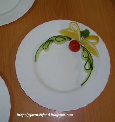 food garnish ideas | ... Carving Arrangements and Food Garnishes: Plate Food Garnish - Part 1 Garnish Ideas, Food Garnish, Fruit Decoration, Plate Food, Decorações Com Comidas, Fruit And Vegetable Carving, Vegetable Carving, Fruit Party, Fruit Decorations