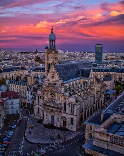 Top Of The Eiffel Tower, St Genevieve, Blaise Pascal, Notre Dame Cathedral, Saint Etienne, Purple Sky, Top Travel Destinations, Travel Videos, Boat Tours