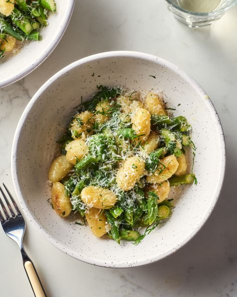 Gnocchi Skillet with Green Beans and Asparagus Recipe | Kitchn Veggie Recipes Easy, Creamy Gnocchi, Cauliflower Gnocchi, How To Cook Gnocchi, Gnocchi Recipe, Spring Dishes, Easy Veggie, Gnocchi Recipes, Spring Vegetables