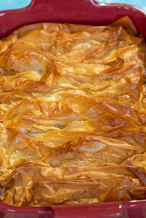 1950s Meals, Greek Custard Pie, Greek Deserts, Bougatsa Recipe, Greek Pie, Cypriot Recipes, Dimitras Dishes, Greek Recipes Dessert, Greek Pastries