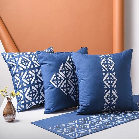 Cousion Cover Design, Kushan Cover Design, Coushin Covers Design, Aplic Work Design Ideas, Diy Cushion Covers Ideas, Handmade Cushion Covers Ideas, Cushion Cover Designs Ideas, Pillow Cover Designs Ideas, Cushion Design Ideas