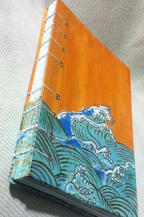 Diy Notebook Cover, Coptic Stitch, Handmade Sketchbook, Bookbinding Tutorial, Book Binding Diy, Book Cover Diy, Diary Covers, Notebook Cover Design, Sketchbook Cover