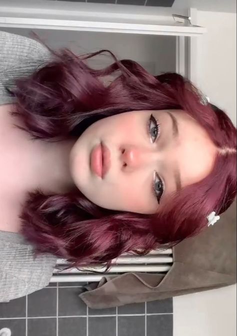 Maroon Dyed Hair, Short Cherry Red Hair, Short Dark Red Hair, Violet Red Hair, Raspberry Hair Color, Red Hair Ideas, Raspberry Hair, Black Cherry Hair, Maroon Hair