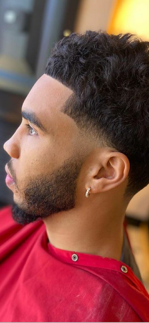 Tatum Haircut, Curly Top Fade, Blowout Haircut Men, Jason Tatum Haircut, Jayson Tatum Haircut, Blowout Taper Fade, Nba Haircuts, Mens Hair Salon, Curly Taper Fade