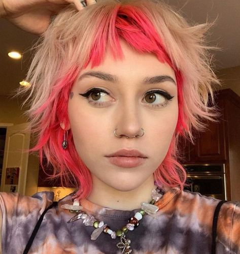 Two Toned Mullet, Pixie Haircut Edgy, Shag Pixie Cut, Dyed Pixie Cut, Haircut Summer, Haircut Inspo, Medium Haircuts, Stylish Short Haircuts, Pixie Hair