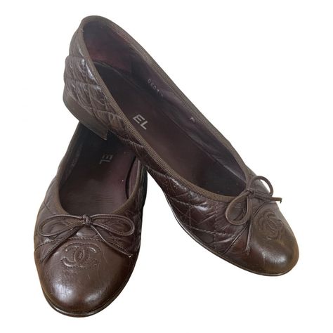 Leather ballet flats Chanel Brown size 38.5 EU in Leather - 15326672 School Aesthetics, Shabby Chic Fall, Vanilla Girl Aesthetic, Street Style London, Brown Ballet Flats, Moss Fashion, Aesthetic Star, Fashion Week London, Outfit Aesthetics