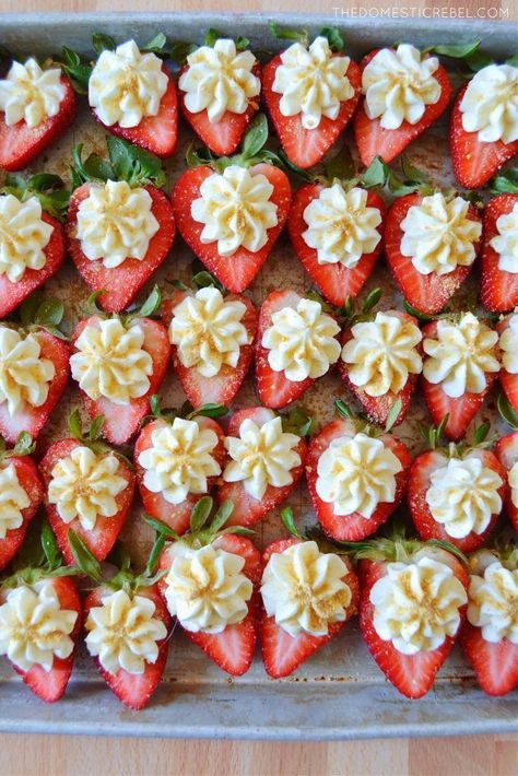 On The Go Desserts Treats, Summer Dinner Party Ideas Food, Berry Themed Food, Regency Birthday Party, Bridgerton Snacks, Bridgerton Themed Food, Bridgerton Food, Deviled Strawberries, Quick Cheesecake