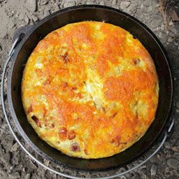 Dutch Oven Breakfast Casserole with Sausage Breakfast Casserole, Breakfast Recipes, Oven Breakfast Casserole, Recipes Dutch Oven, Dutch Oven Breakfast, Oven Breakfast, Casserole With Sausage, Dutch Oven, Oven