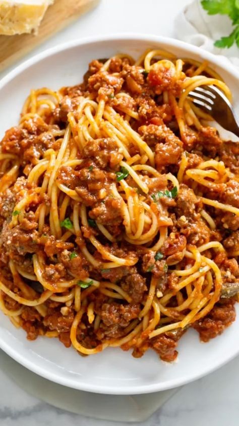 Meat Sauce Recipe, Homemade Meat Sauce, Rainn Wilson, Simple Family Meals, Meat Diet, Healthy Food Menu, Foreign Food, Delicacy Food, Healthy Homemade Recipes