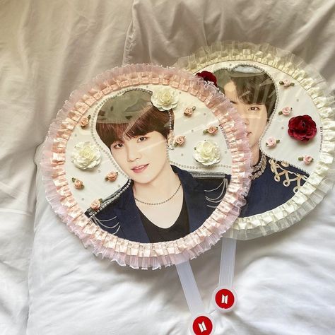 Txt Picket Deco, Diy Kpop Picket, Uchiwa Fan Kpop, Kpop Picket Deco, Handfan Ideas, Kpop Picket, Concert Headbands, Kpop Ideas, Boujee Aesthetic