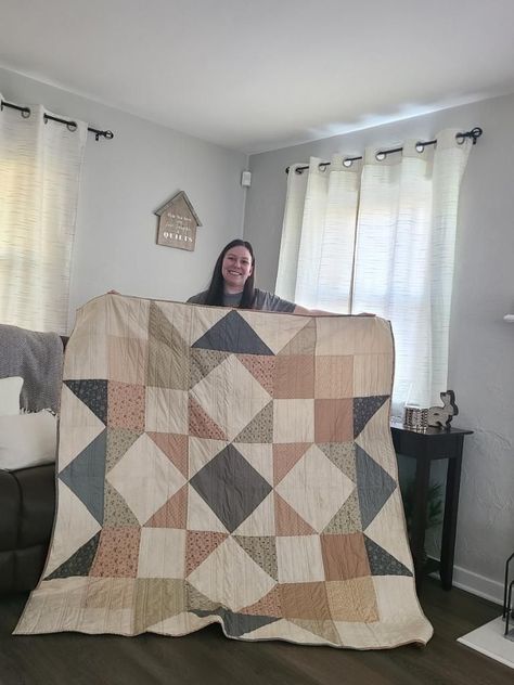 Neutral Color Quilt Ideas, Neutral Tone Quilts, Quilt Patterns Neutral Colors, Quilt King Size, Earth Tone Quilt Ideas, Earth Tone Quilt Patterns, Earthy Quilt Patterns, Natural Color Quilts, Neutral Quilts Ideas Farmhouse