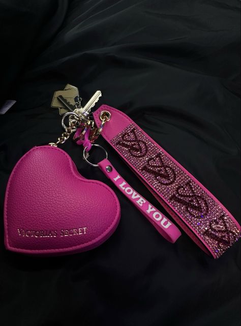 Pink Victoria’s secret keychains, Victoria’s secret card holder, victoria’s secret wristlet strap keychain. 🛍️🎀🔑 Car Keychain Ideas, Strap Keychain, Girly Car Accessories, Pretty Pink Princess, Pink Lifestyle, Purse Essentials, Girly Car, Car Essentials, Handbag Essentials