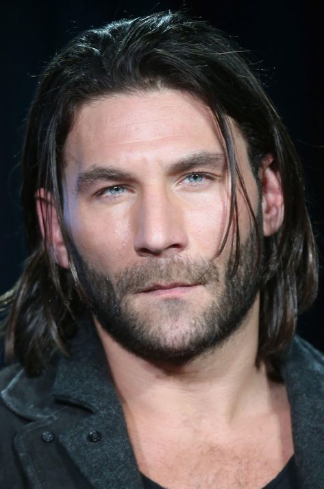 Zach McGowan at the Roan The 100, Zack Mcgowan, King Roan, Black Sails Starz, Zach Mcgowan, Charles Vane, Photo Stills, Short Beard, Black Sails