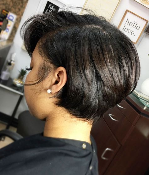 Short Black Bob Hairstyle Short Bob Hairstyles For Black Women Natural, Bob On Fine Hair, Curled Bob Hairstyle, Edgy Bob, Black Bob Hairstyles, Short Layered Bob Hairstyles, Angled Bob Hairstyles, Messy Bob Hairstyles, Hair Short Cuts