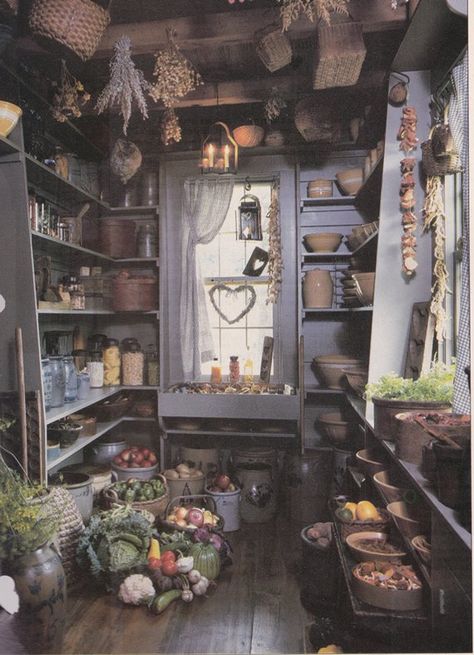 Primitive colonial pantry. Picture torn from and old, unknown magazine.  Primitives and Fall – A Match Made In Heaven | Just Vintage Home Primitive Homes, Primitive Kitchen, وابي سابي, Old Fashioned Kitchen, Witch Cottage, Interior Vintage, Witch House, Primitive Decorating Country, Kitchen Witch