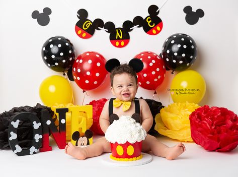 Mickey Mouse, Mickey Mouse cake smash, Mickey Mouse birthday, cake smash photography Mickey Mouse Smash Cakes, Γενέθλια Mickey Mouse, Mickey Mouse Birthday Theme, Miki Fare, Mickey Mouse Birthday Decorations, Mickey First Birthday, Mickey 1st Birthdays, Mickey Mouse Themed Birthday Party, Fiesta Mickey Mouse