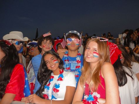 party in the usa fnl College Dress Up Themes, Fnl Aesthetic, Usa Football Theme, Fnl Themes, Football Season Outfits, School Spirit Week, Fb Games, High School Teen, Spirit Week Outfits