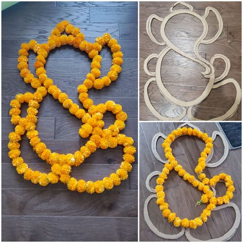 Om Decoration With Flowers, Ganesh Flower Decoration, Green Grass Decoration For Ganpati, Ganesh Charthuthi Decoration, Vinayaka Decoration Ideas, Greh Pravesh Decoration Ideas, Pooja Wall Decoration, Traditional Wall Decor Ideas, Nalangu Decoration At Home