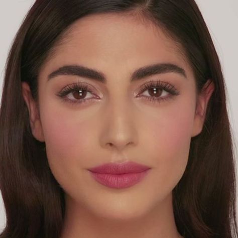 Steal Amal Clooney's Bridal Beauty How-To For Your Wedding Day: Amal Clooney might be the most fortunate woman alive. Amal Clooney Wedding, Perfect Wedding Makeup, Amazing Wedding Makeup, Diy Wedding Makeup, Gorgeous Wedding Makeup, Wedding Makeup Tutorial, Charlotte Tilbury Makeup, Wedding Makeup Tips, Look Rose