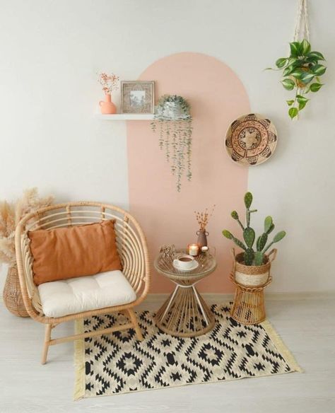 Diy Rattan Home Decor, Rattan Wall Art Bedroom, Cactus Living Room Decor, Ikea Buskbo, Bohemian Airbnb, Bohemian Armchair, Boho Armchair, Bohochic Interiors, Cactus Living Room