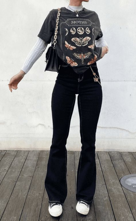 Black Wide Leg Jeans Outfit Winter, Flared Jeans Outfit Winter, Black Jeans Outfit Aesthetic, Black Flared Jeans Outfit, Black Flare Jeans Outfit, Black Flare Pants Outfit, Flare Jeans Outfit Winter, Women Flare Jeans, Boot Cut Pant