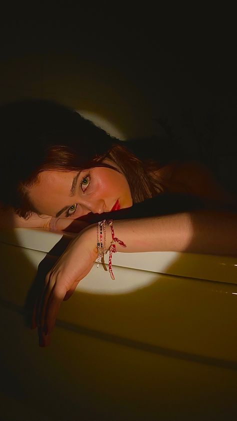 Bath Pics Aesthetic, Bathtub Shoot Ideas, Bathtub Poses Photography, Bathtub Pictures Photo Ideas, Someone In A Bathtub Reference, Bathtub Cinematography, Washroom Photoshoot, Bath Tub Pose Reference, Bathtub Self Portrait