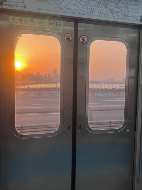 #sunset #seoul #subway #seoulsubway #서울 #southkorea #sk #seoulskyline #travel #visitseoul Seoul Subway Aesthetic, Seoul Summer Aesthetic, Seoul Sunset, Seoul Summer, Seoul Subway, Seoul Aesthetic, Italian Minimalism, Messy Room, Korea Travel