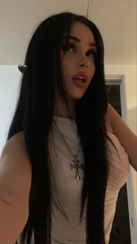 Maggie Lindemann, Famous Girls, Instagrammer, Boy Hairstyles, Aesthetic Girl, Photo Poses, Pretty Woman, Pretty People, Black Hair