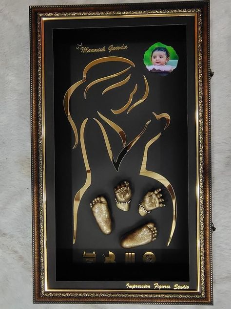 Baby Casting Ideas, Baby Hand Casting, Pregnancy Crafts, Baby Hand And Foot Prints, Baby Handprint Crafts, Baby Photo Collages, Baby Collage, Baby Cast, Baby Birthday Photoshoot