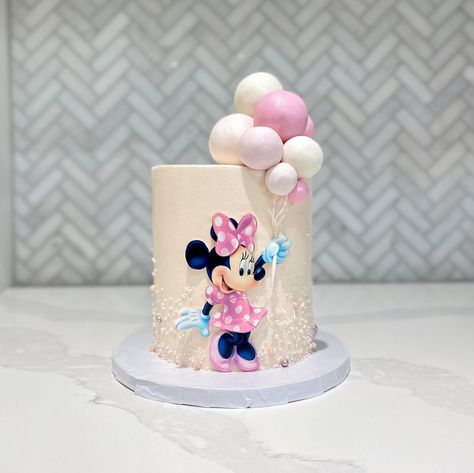 Mini Mousse, Minnie Mouse Birthday Cakes, Bolo Minnie, Minnie Cake, Minnie Mouse Cake, Creative Birthday Cakes, Baby Birthday Cakes, Mouse Cake, Mini Mouse