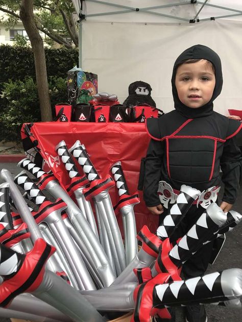 Ninja Balloon Garland, Ninja Birthday Party Games, Hello Ninja Birthday Party Ideas, Samurai Birthday Party, Ninja Party Cake, Spy Ninja Birthday Party Ideas, Ninja Birthday Cake Ideas, Karate Theme Birthday Party, Ninja Kidz Party