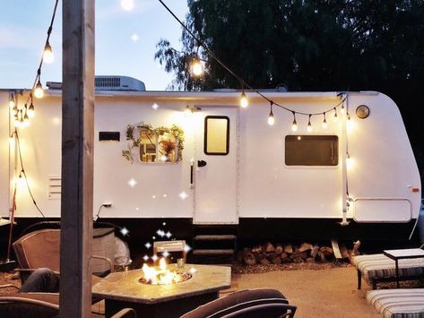 Dwell - A Couple Spend $3K to Turn an Old RV Into a Cozy Home For Five Camping House, Camper Vintage, Glamper Camper, Camper Trailer Remodel, Vintage Camper Remodel, Rv Homes, Travel Trailer Remodel, Rv Renovations, Camper Makeover