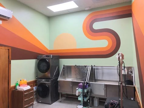 70s Stripe Wall, Retro Wall Paint, Retro Accent Wall, 70s Wall Mural, Painting Stripes On Walls, Retro Room Ideas, Wall Stripes, Salon Suite Decor, 70s Love