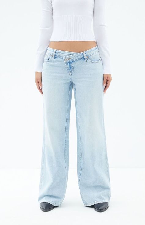 PacSun takes your outfit out of basic territory with their new denim collection featuring the Casey Light Indigo Asymmetrical Low Rise Baggy Jeans. These flattering low-rise jeans feature an asymmetrical waistband for an updated look and wide-leg openings that give way to a baggy fit. They're made with sustainably sourced cotton for an eco-friendly update.Model is wearing a size 26Model measurements: 5’7” height, 30” bust, 23” waist, 33” hipClick here to check out these jeans in other washes.Lea Pacsun Outfits, Jamaica Outfits, Low Rise Baggy Jeans, Low Waisted Jeans, Jeans Pacsun, Pacsun Jeans, Curve Jeans, Denim Collection, Low Rise Jeans