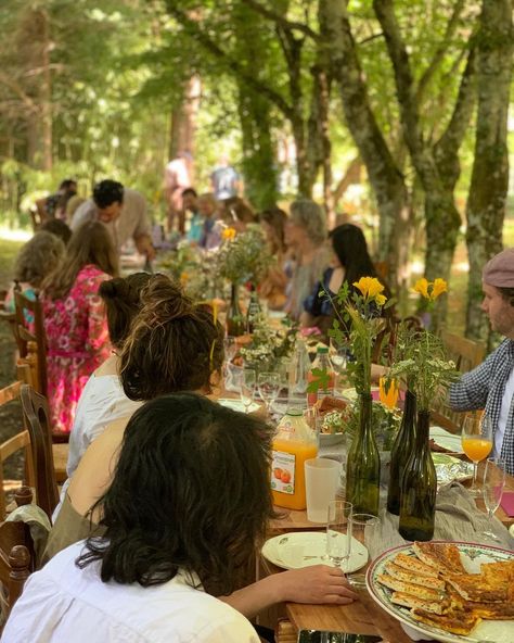 Brunch Garden Wedding, Morning Wedding Aesthetic, Brunch Wedding Aesthetic, Morning After Brunch Wedding, Backyard Brunch Wedding, Morning Wedding Ideas Brunch Reception, Wedding Morning Breakfast, Morning Wedding Ceremony, Morning After Wedding Brunch