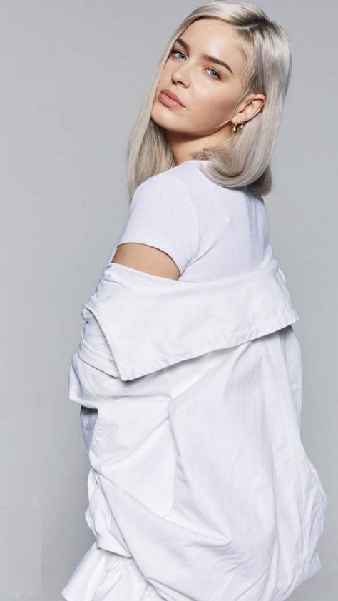 https://vk.com/id530072382   Singer Anne Marie HD Mobile Wallpaper Anne Marie Wallpapers, Marie Wallpaper, Anne Marie Album, Hd Mobile Wallpaper, Anne Maria, Bleach Blonde, Anne Marie, Female Singers, Hollywood Celebrities