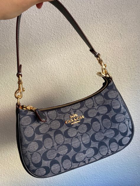 Coach Denim Shoulder Bag, Coach Blue Shoulder Bag, Shoulder Coach Bag, Cute Shoulder Bags Purses, Cute Shoulder Bag Aesthetic, What’s In My Coach Bag, Coach Aesthetic Bag, Brown Coach Shoulder Bag, Teri Bag Coach