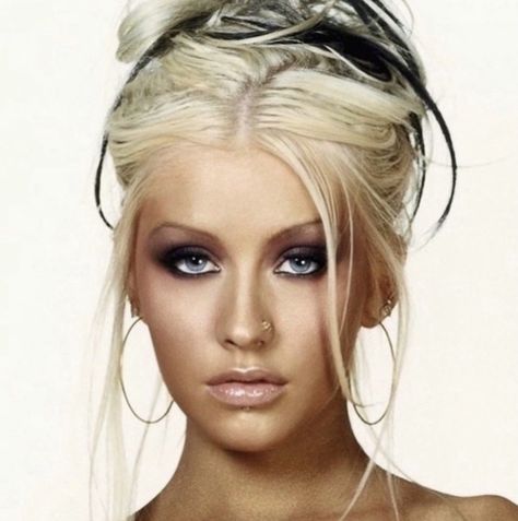 Christina Aguilera, Christina Aguilera 2000s, 2000s Makeup Looks, Y2k Makeup, Y2k Hair, 90s Makeup, Black Makeup, Staten Island, 2000s Fashion