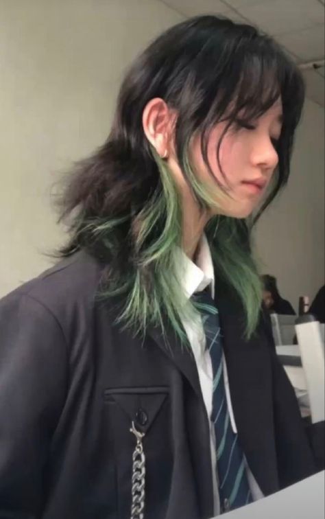 Mullet Dyed Hair, Green Hair Streaks, Under Hair Dye, Underdye Hair, Inspo People, Dark Green Hair, Green Hair Dye, Hair Color Underneath, Hair Streaks