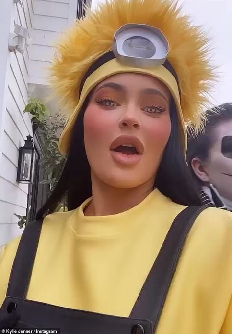 Kylie Jenner and Stormi are matching Minions as Kim Kardashian twins with North on Halloween | Daily Mail Online Minions, Kylie Jenner And Stormi, Minions Costume, Beyoncé Wallpaper, Life Of Kylie, Yellow Minion, Minion Costumes, Minion Movie, Kylie Dress