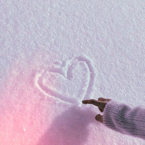 Pink Snowy Aesthetic, Winter Valentines Aesthetic, Christmas Widget Aesthetic Pink, Light Pink Winter Aesthetic, Pink Winter Widgets, Pink Christmas Astethic, Pastel Winter Aesthetic, Pink Snow Aesthetic, Pink Christmas Homescreen