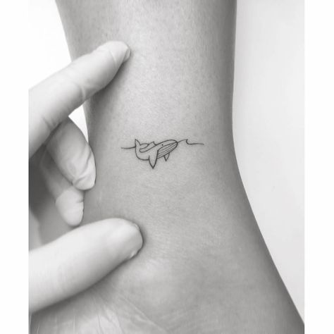 52 Hertz Whale, Whale Tattoo, Tattoo Minimal, Whale Tattoos, Omerta Tattoo, Nature Ocean, Ocean Fashion, Stick And Poke, Aquatic Animals