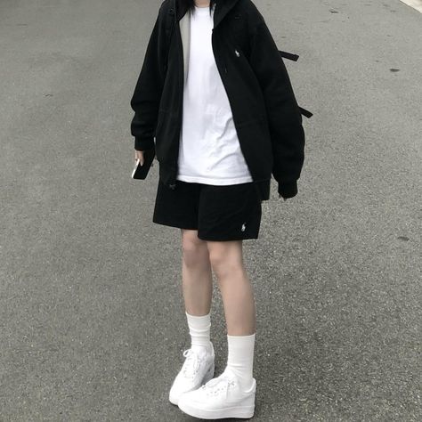 Boyish Outfits Korean Polo, Tomboyish Summer Outfits, Tomboy Style Outfits Shorts, Skater Tomboy Outfits, Boyish Style Outfits, Korean Comfy Outfits, Vestidos Aesthetic Vintage, Outfit Ideas Jorts, Boyish Style Korean